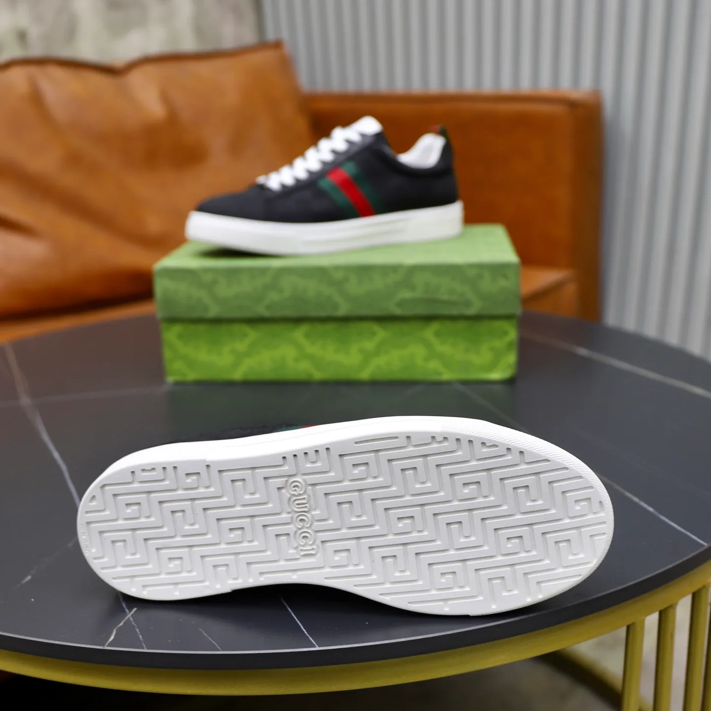 Ex-factory price: 440💰🙅‍♂️🙅‍♂️🙅‍♂️ Brand: GUCCI Standard code: 38-44 (45 customized) Grade: Same as the official website Material: Original material splicing Comfortable and breathable lining Lightweight and wear-resistant sports outsole Style category: Men's fashionable casual shoes Running sneakers Distinguished luxury brand elements Top luxury Color: actual picture color